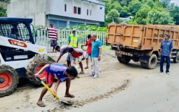 DLH dan TNI Bersihkan Lumpur Sisa Banjir Gunung di Kota Bima - Kabar Harian Bima