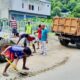 DLH dan TNI Bersihkan Lumpur Sisa Banjir Gunung di Kota Bima