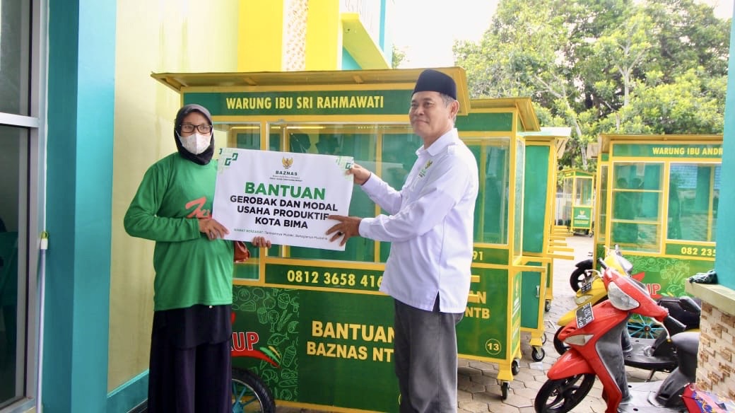 Baznas Kota Bima Salurkan Rombong dan Modal Usaha untuk UMKM Rasanae Barat dan Timur - Kabar Harian Bima