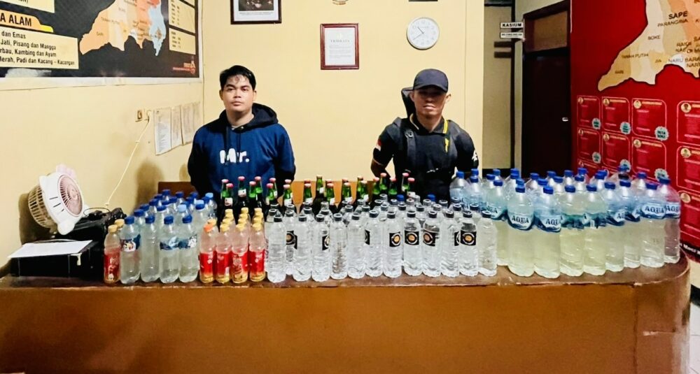 Polsek Sape Gerebek Dua Lokasi dan Sita Ratusan Botol Miras - Kabar Harian Bima