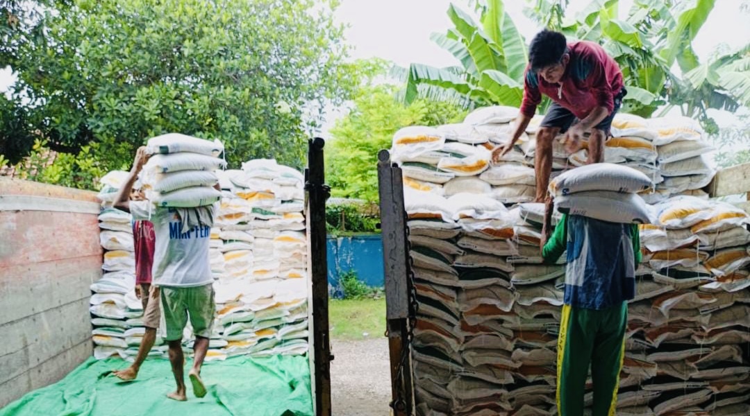 Bulog Bima Distribusikan 1 Juta Kilogram Bantuan Pangan Tahap 3 - Kabar Harian Bima