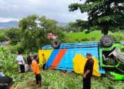 Truk Ekspedisi Bima Permai Terguling di Bukit Penatoi - Kabar Harian Bima