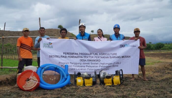 Dukung Pengurangan Emisi Karbon, PLN UP3 Bima Serahkan Pompa Listrik ke Petani Desa Kwangko