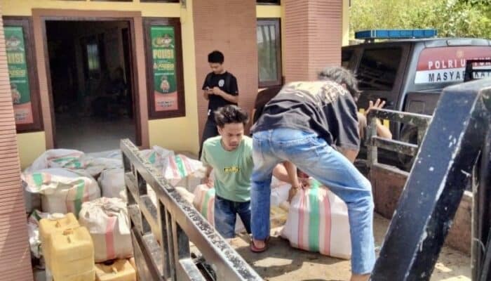 Diduga Timbun 1.200 Liter Minyak Tanah, Seorang IRT Diamankan Polsek Asakota