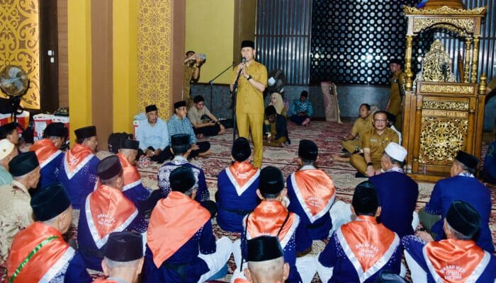 Khidmat dan Haru, Wabup Bima Lepas 540 Calon Jemaah Haji, Harap Raih Haji Mabrur
