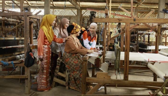 Bisa Beli Barang Impian, Aryani Sukses Jadi Bankir di BTPN Syariah