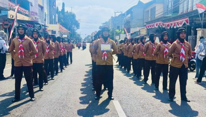 266 Regu Ramaikan Lomba Gerak Jalan Indah HUT ke-80 RI di Kota Bima