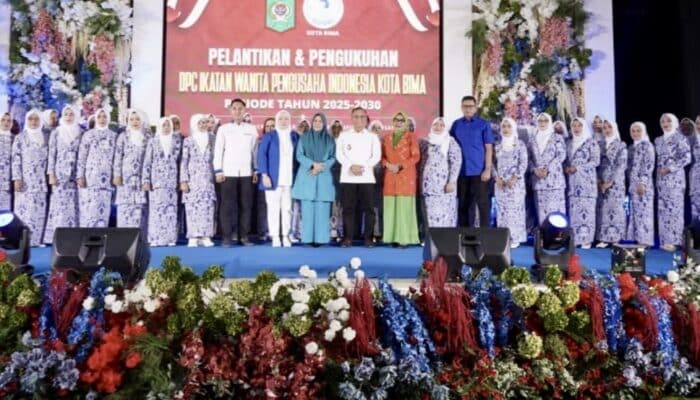 Wali Kota Bima Lantik Pengurus IWAPI, Dorong Perempuan Maju di Dunia Usaha