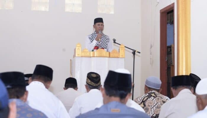 Jumat Khusu’ di Sanggar, Wabup Irfan Ajak Jamaah Perkuat Iman dan Kebersamaan