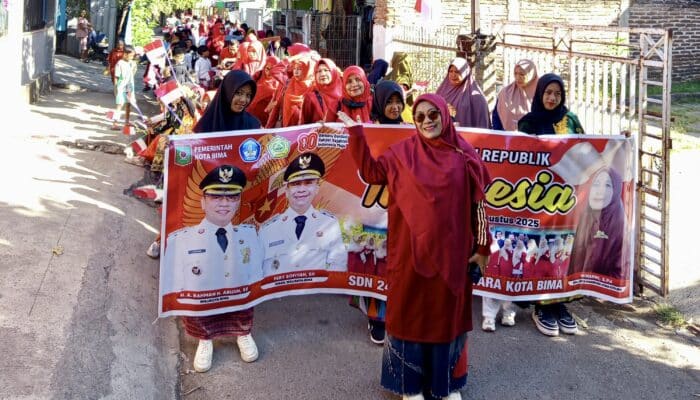 Semarak Pawai Merah Putih SDN 24 Kota Bima, Ajarkan Cinta Tanah Air Lewat Budaya