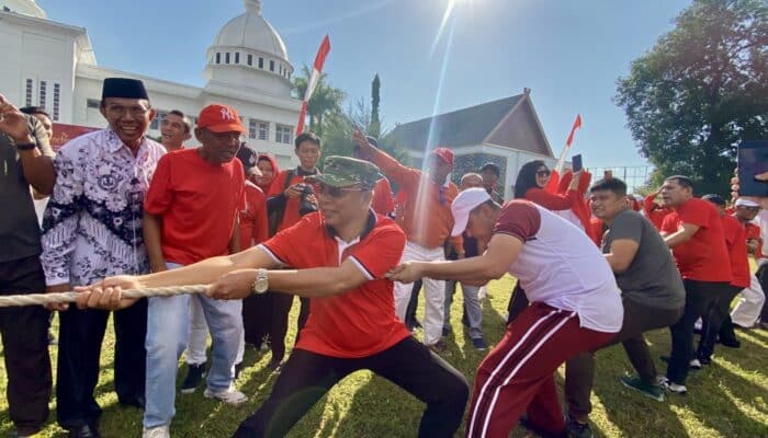 Launching HUT ke-80 RI, Wali Kota dan Wawali Bima Adu Kuat di Tarik Tambang