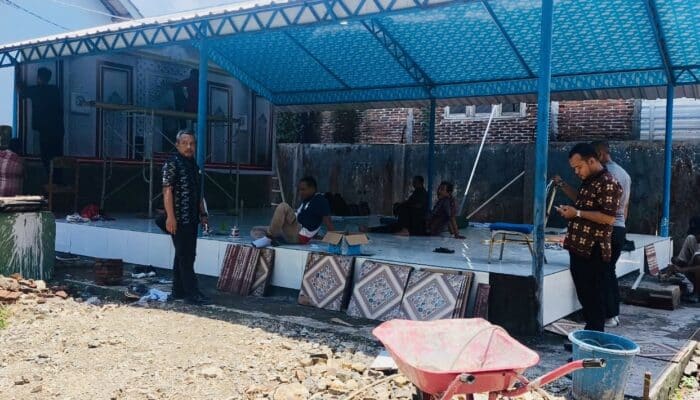 Garasi Disulap Jadi Musholla, Pegawai Dinas Kominfotik Kota Bima Kompak Patungan