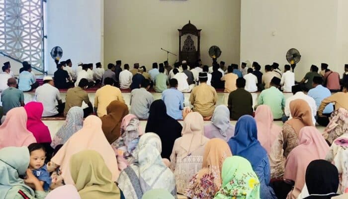 Imtaq di Masjid Terapung, Wali Kota Bima Ajak ASN dan Warga Jaga Fasilitas Publik