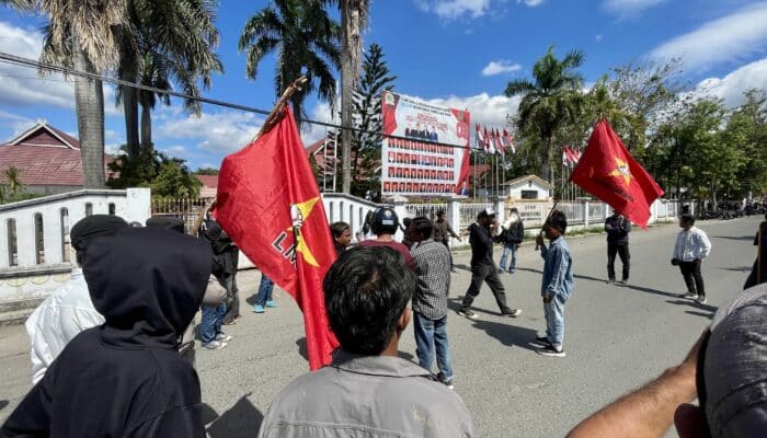 LMND Bima Teriak di Depan Dewan: Jangan Paksa Kami Hidup di Negara Sakit!