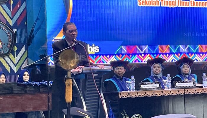 Wisuda Angkatan XXII STIE Bima, LLDIKTI Ingatkan SDM Unggul Harus Berdampak Nyata