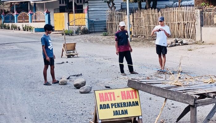 Warga Peringatkan Bahaya, Lubang Besar di Jalan Trans Nasional Kota Bima–NTT Ancam Nyawa