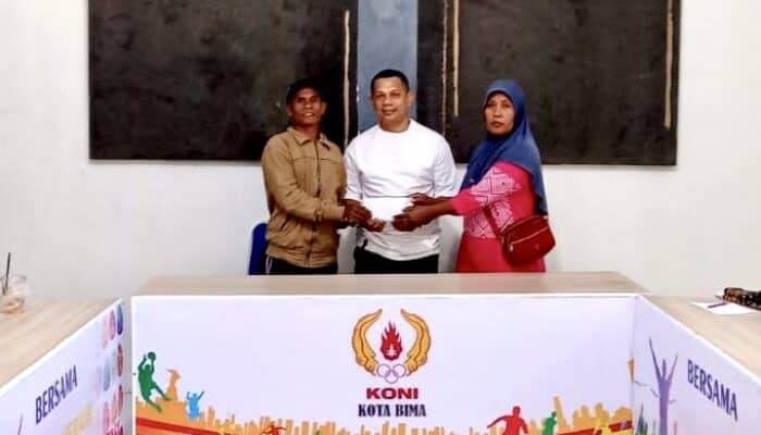 Prestasi Internasional Dibayar Lunas, Muhardin Terima Bonus dari Ketua KONI Bima