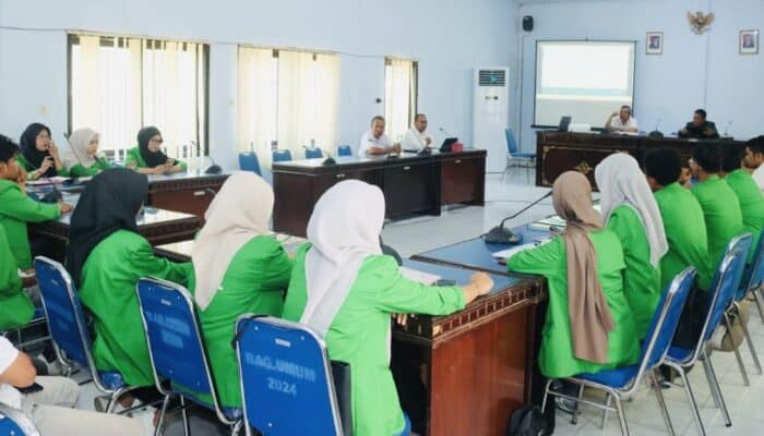 Terima Kunjungan Mahasiswa, Sekwan DPRD Kota Bima Paparkan Tupoksi dan Peran Lembaga Dewan