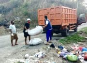 DLH Kota Bima Bersih-Bersih Tanjakan Sonco Tengge: Stop Buang Sampah Sembarangan!