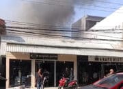Ruko Parfum di Pane Terbakar, Damkar Berhasil Padamkan Api