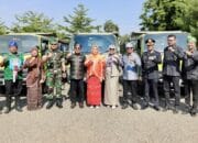 Man–Feri Serahkan 3 Truk Sampah untuk Dukung Program BISA