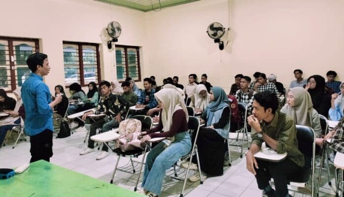 Kolaborasi Pendidikan Pemilih, KPU Bima Isi Kuliah Hukum Praktisi di UMB