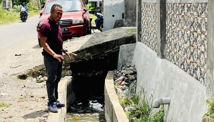 PPK Turun Cek Drainase di Lewirato, Elevasi akan Diperbaiki dan Warga Diminta tidak Buang Sampah di Saluran