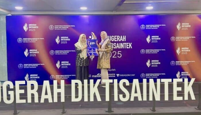 Ukir Prestasi Nasional, Akbid Harapan Bunda Bima Raih Anugerah Diktisaintek 2025