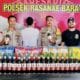 Jelang Tahun Baru, Polsek Rasanae Barat Sikat 150 Botol Bir Ilegal