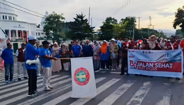 Semarak HUT ke-80, PGRI Kota Bima Gelar Jalan Santai Berhadiah