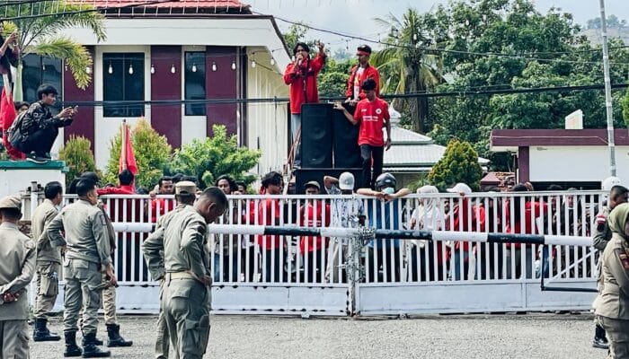 LMND Kota Bima Bersama Pedagang Buah Demonstrasi di Pemkot, Tolak Beroperasinya Sentral Buah