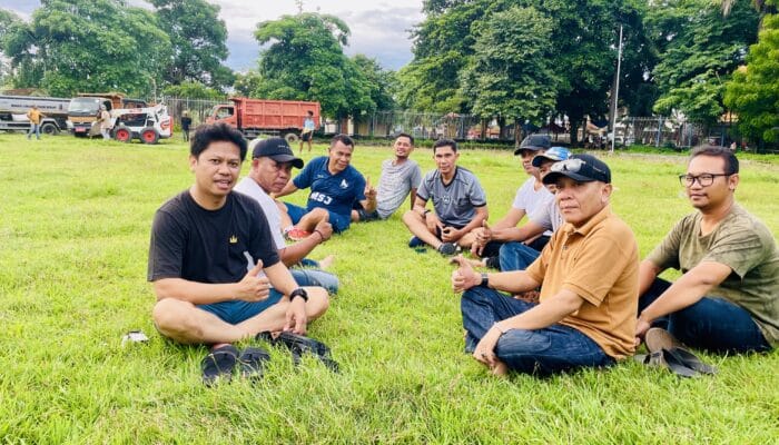 Usai Dilantik, Pengurus Baru PSSI Kota Bima Langsung Benahi Stadion Manggemaci