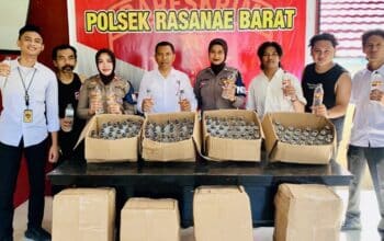Jelang Natal dan Tahun Baru 2026, Polsek Rasanae Barat Sita 360 Botol Miras