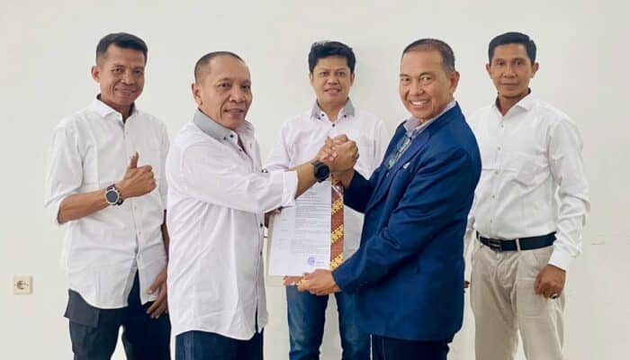 Dapat SK Resmi, Dae Andang Kini Ketua PSSI Kota Bima