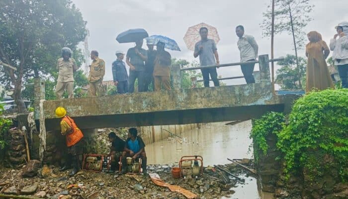 Proyek Drainase Primer Ruas Penatoi-Santi Terkendala Lahan, Ketua DPRD Turun Lapangan