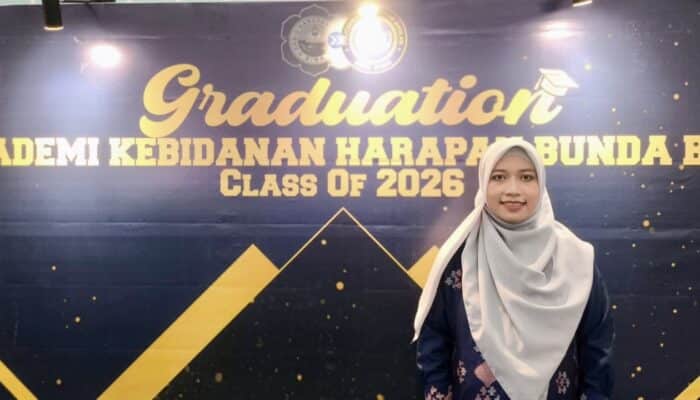 Kepala SPMI Akbid Harapan Bunda Sampaikan Orasi Ilmiah Wisuda XVII