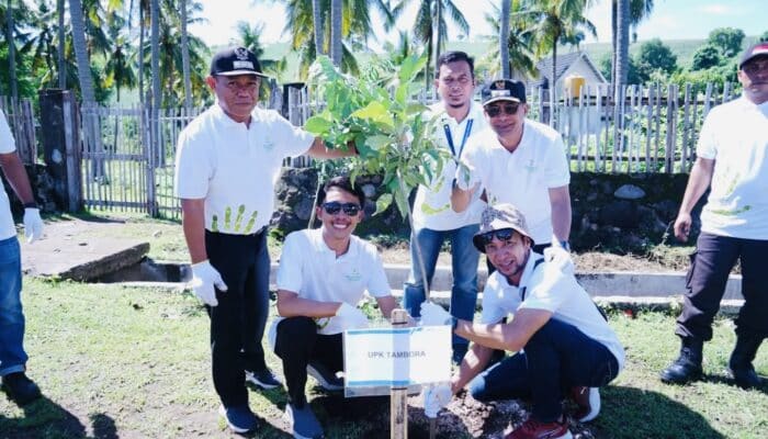 Kolaborasi Pemkot Bima dan PLN, Wawali: Menanam Pohon Sama dengan Menanam Harapan