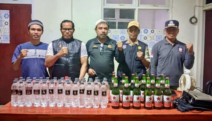 Jaga Ketertiban Ramadan, Pol PP Kota Bima Sita Puluhan Botol Miras