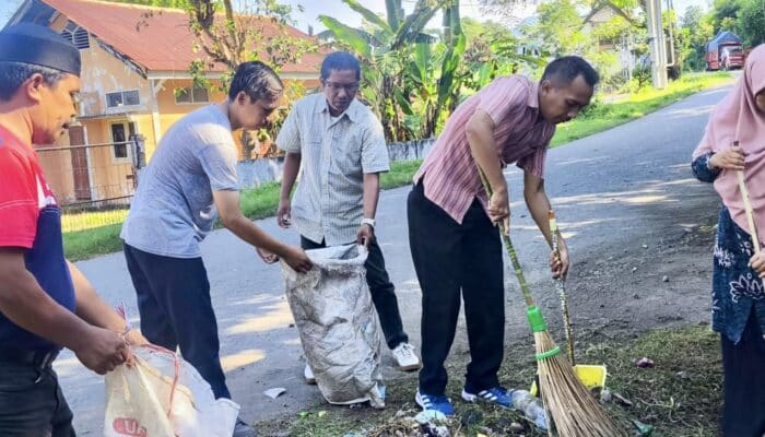 Penatoi Bersih-Bersih, Siap Tampil Maksimal di Lomba Kebersihan HUT Kota Bima