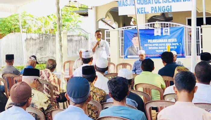 Reses di Panggi, Warga Curhat ke Ketua DPRD Kota Bima Soal Gang dan Halaman Masjid
