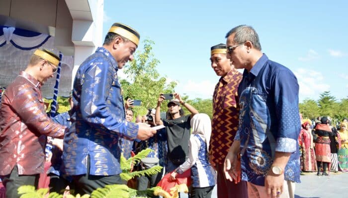 Hardiknas 2026, Bupati Bima Lepas Dua Pejabat Senior ke Masa Pensiun