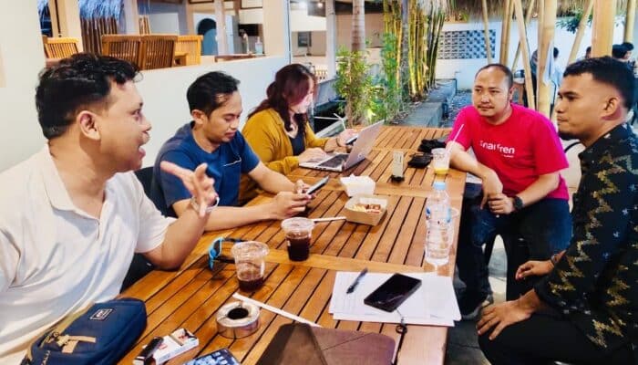 Lurah Nae dan Smartfren Gagas “Gerakan Kumpul Kuota”, Sampah Ditukar Paket Internet