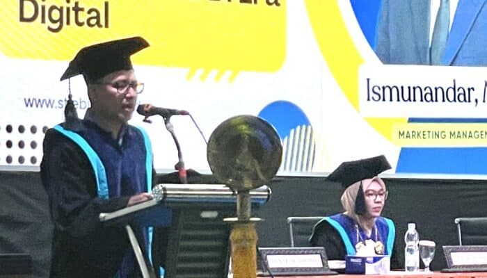 Orasi Ilmiah Wisuda STIE Bima, Ismunandar Ungkap Kunci Lulusan Bisa Bertahan di Era AI
