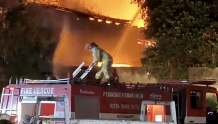 Bengkel di Belakang Surf Cafe Terbakar, Damkar Bergerak Cepat