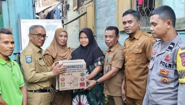 Cegah Stunting, DPPKB Kota Bima Bersama OTA Genting Salurkan Bantuan Sarana Sanitasi