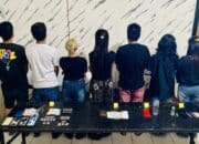 Gerebek Kos-kosan di Sarae, Polisi Temukan 2,34 Gram Sabu dan Amankan 8 Orang